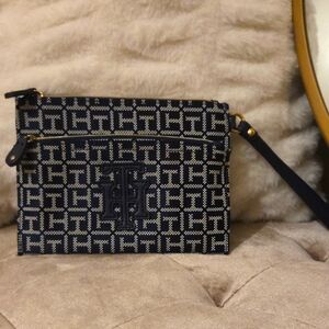 Tommy Hilfiger Navy Blue Patterned Wristel Purse